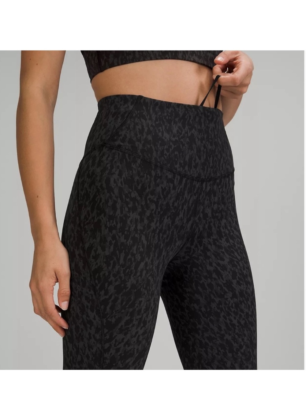 ❤️FLASH SALE❤️ Lululemon athletica base pace HR tight black grey leopard 28” NWT